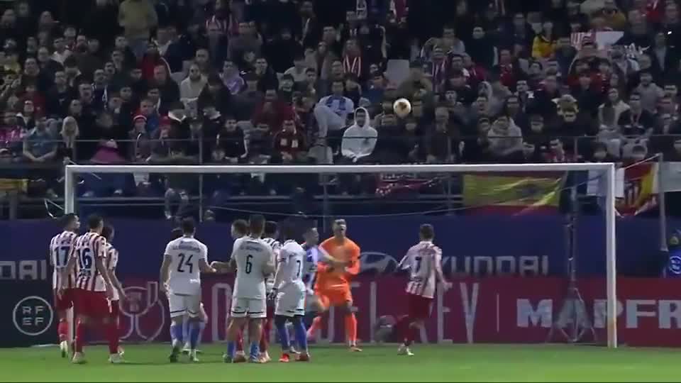 2米门将&“6国元帅”：两名法国球员随阿森纳U16夺冠