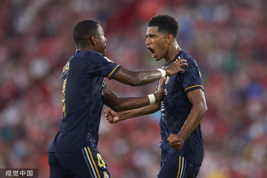 九人皇马主场输球，转播镜头拍到贝林辱骂四官：你XX的白痴