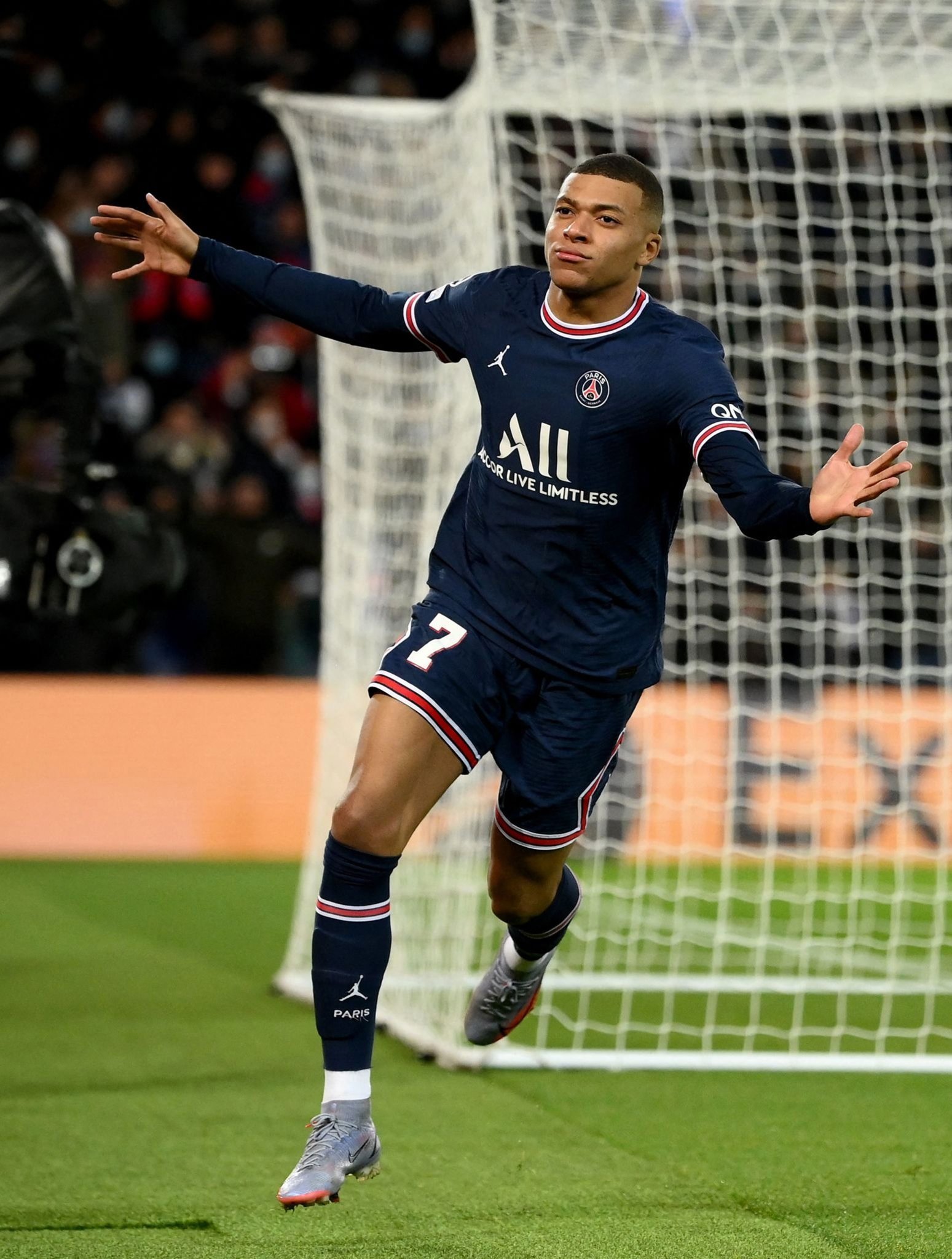 阿森纳0-0闷平利物浦！5连胜被终结，仍6分领跑英超，三叉戟哑火