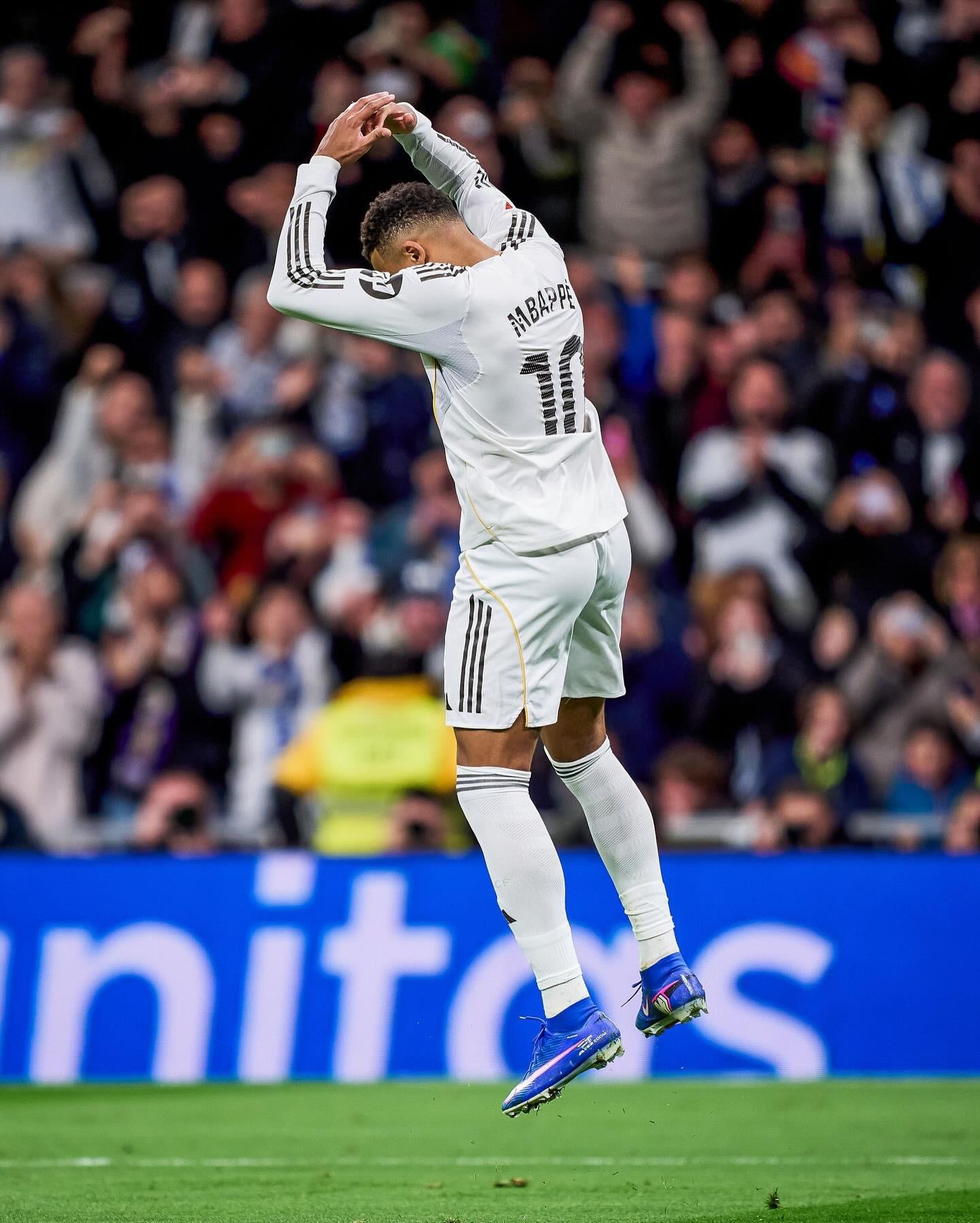 阿夫迪亚成50年来开拓者首位3场砍90+30+30球员