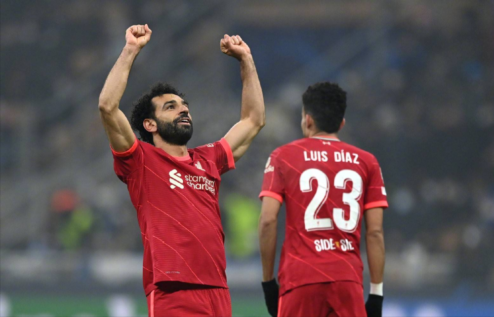 比朔夫：祝贺卡尔完成德青队首秀，他每次拿球观众都惊叹不已