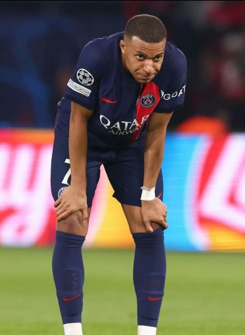 武汉三镇球员邓涵文离队加盟云南玉昆，结束本赛季征程。